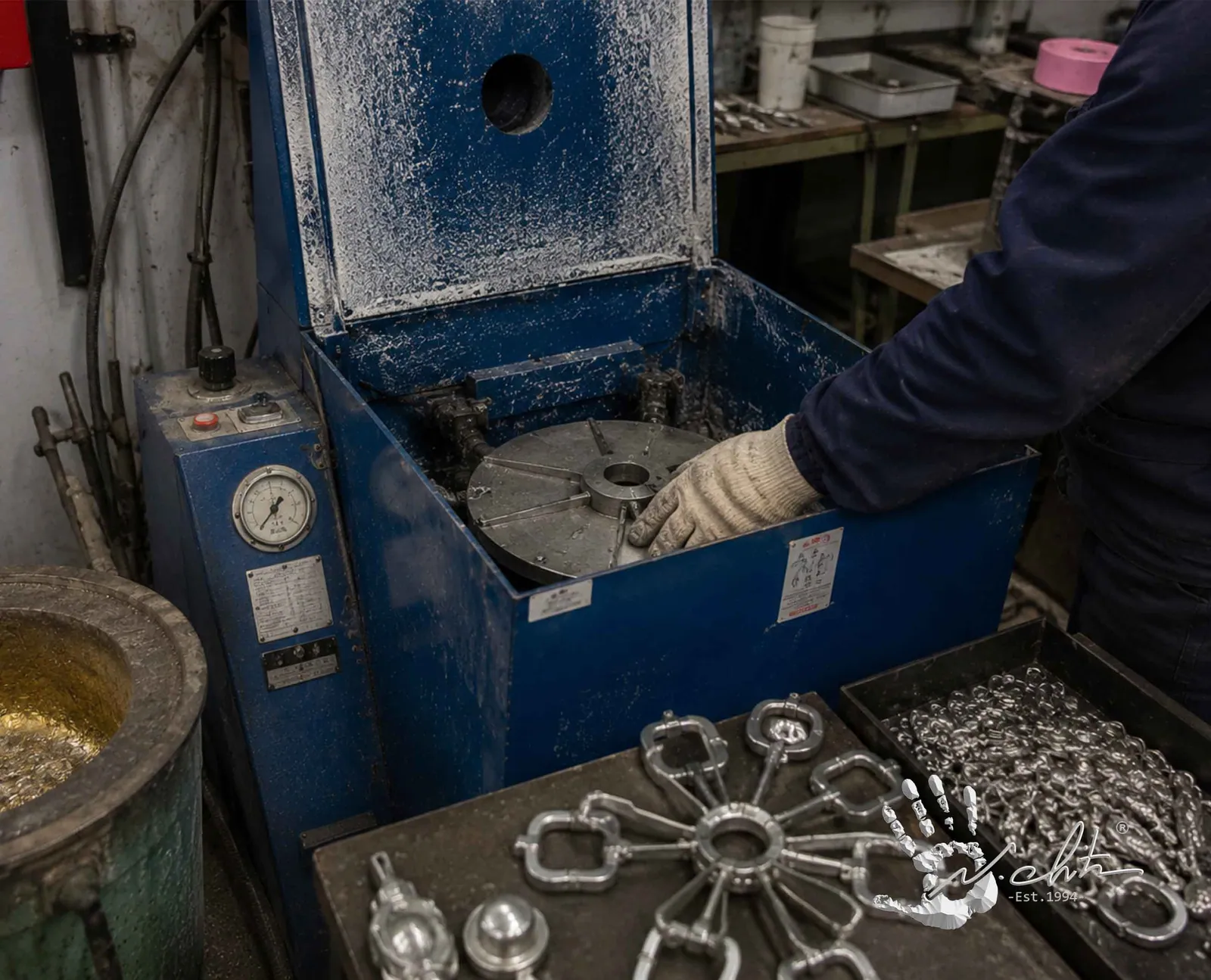 Turnarea accesoriilor metalice în atelierul Nichita